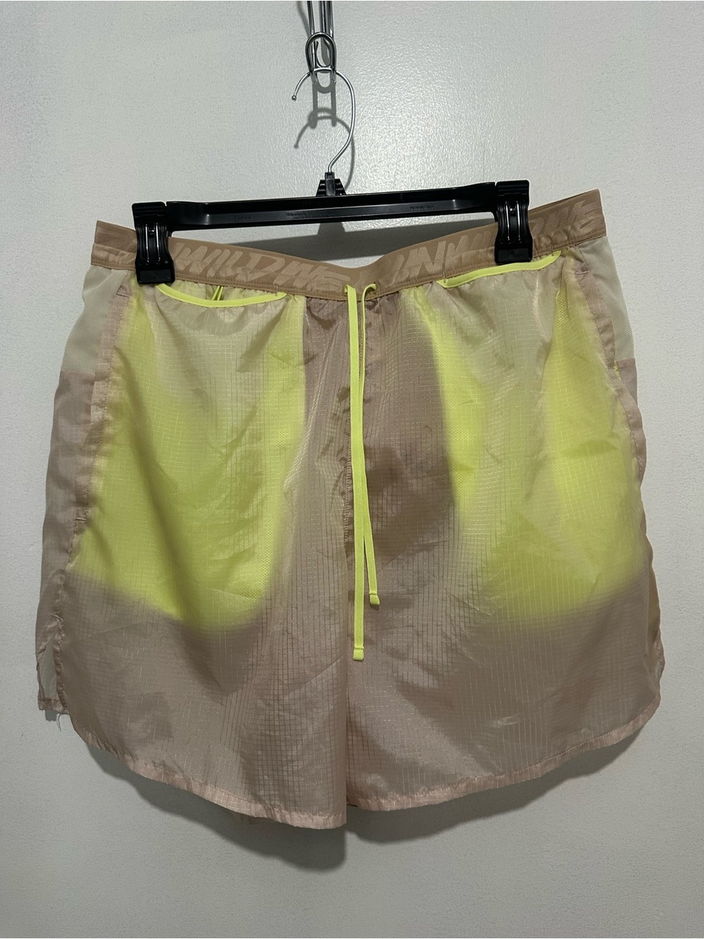 Nike men’s Tan and Neon Yellow Athletic water repellent Shorts Sz Large